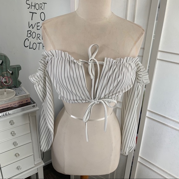 PrettyLittleThing Tops - Pretty little thing// crop top size 4